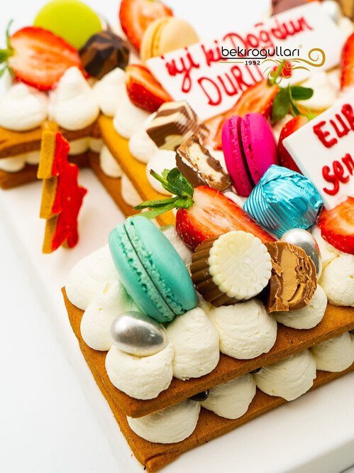 19 Rakamı Meyveli Konsept Pasta