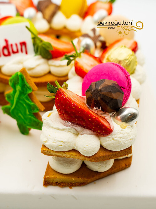 19 Rakamı Meyveli Konsept Pasta