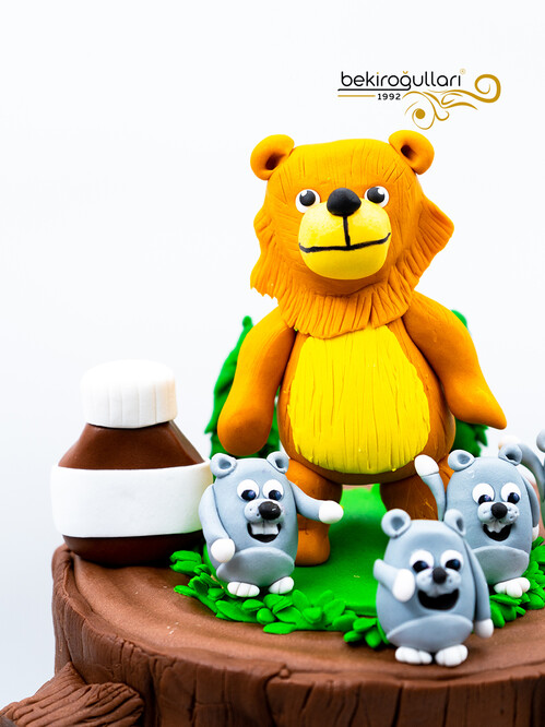 Ağaç Görünümlü Ayıcıklı Konsept Pasta