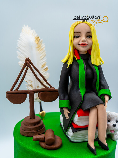 Avukat Kadın Figürlü Konsept Pasta