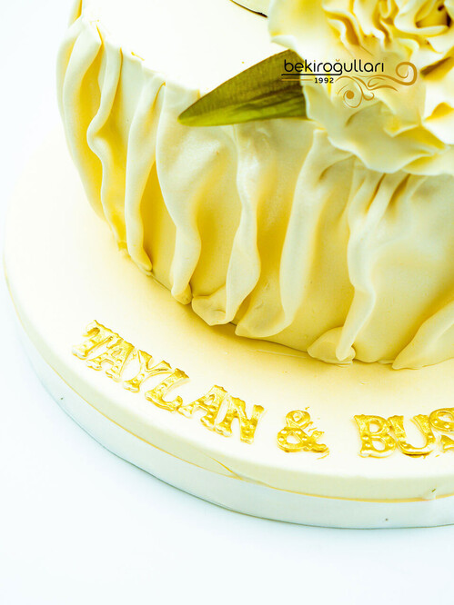 Çiçek Detaylı Konsept Nişan Pastası
