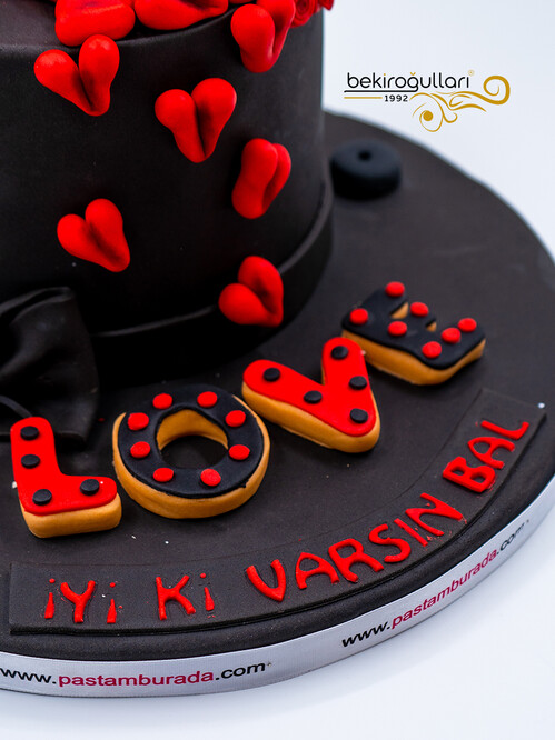 Çift Figürlü Kalp Detaylı Konsept Pasta