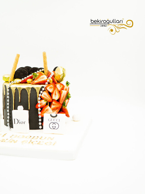 Çilek Detaylı Konsept Pasta