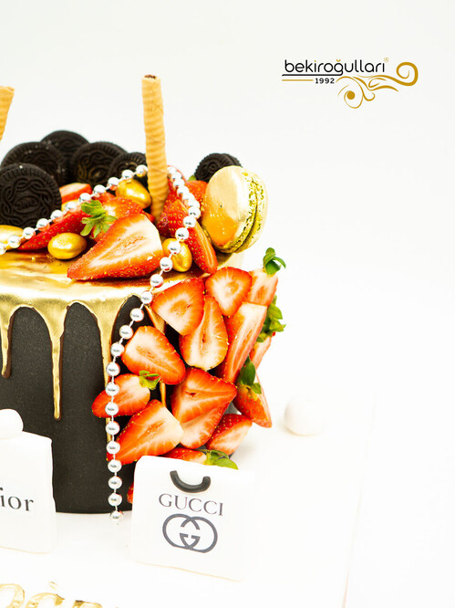Çilek Detaylı Konsept Pasta