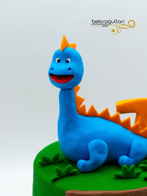 Dinazor Temalı Konsept Pasta