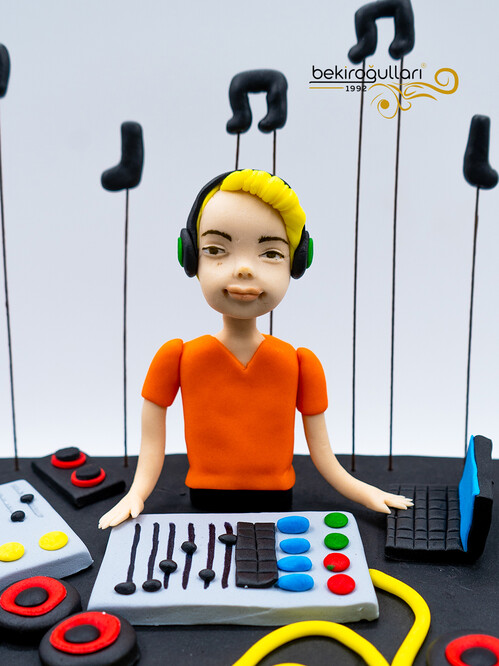 Dj Setup Temalı Konsept Pasta