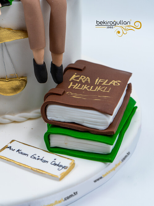 Erkek Figürlü Hukuk Temalı Pasta