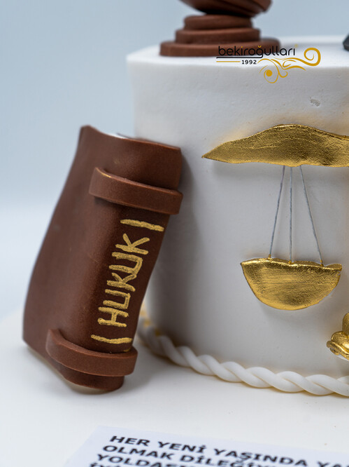 Erkek Figürlü Hukuk Temalı Pasta