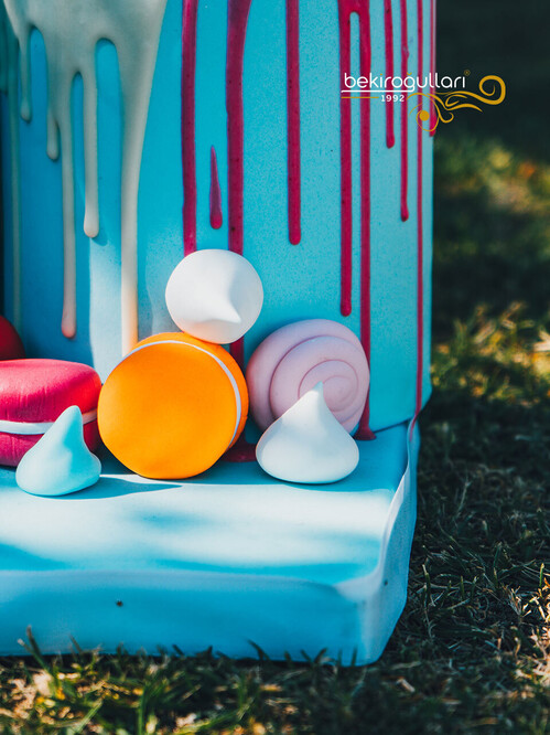 Gökkuşağı Kremalı Konsept Pasta