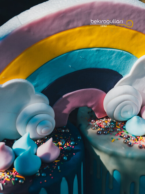 Gökkuşağı Kremalı Konsept Pasta