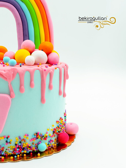 Gökkuşağı ve Renkli Toplar Tasarım Pasta
