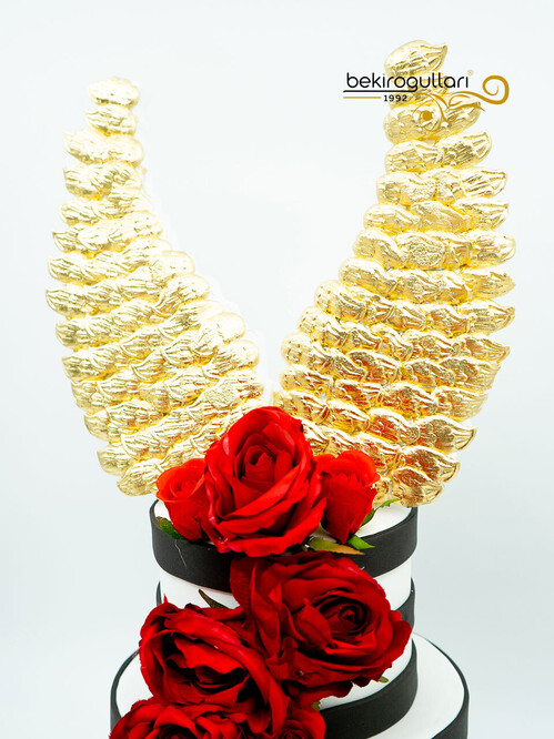 Gold Kanat Detaylı Pasta