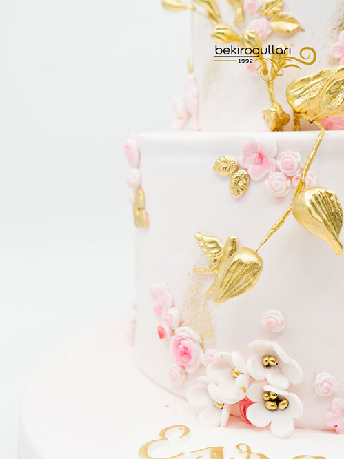 Gold Pembe Çiçekli Pasta