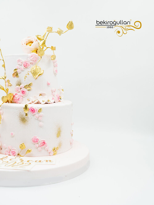 Gold Pembe Çiçekli Pasta