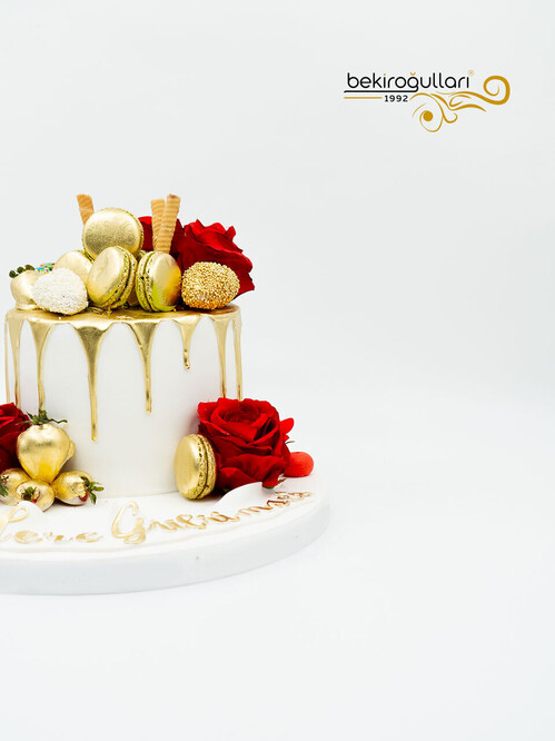 Gold Süslemeli Butik Pasta