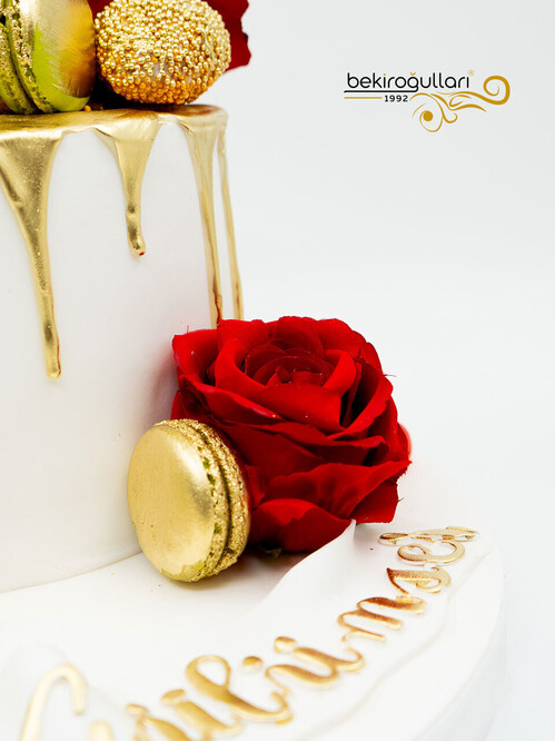 Gold Süslemeli Butik Pasta