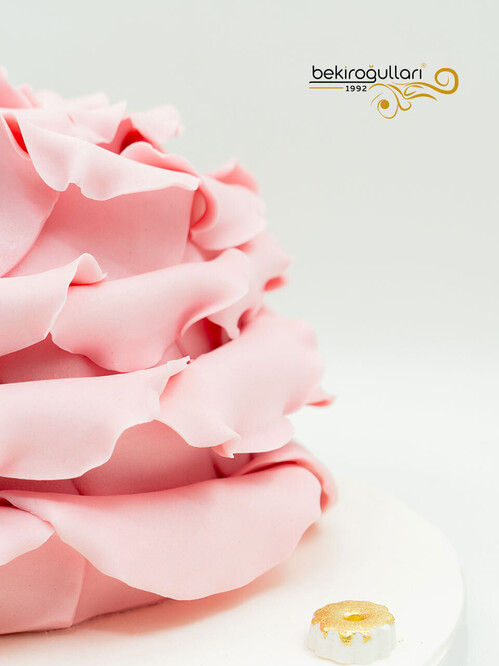 Gül Yapraklı Butik Pasta