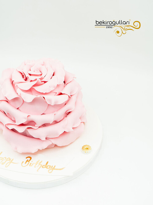 Gül Yapraklı Butik Pasta