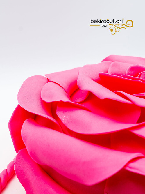 Gül Yapraklı Tasarım Pasta