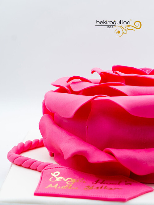 Gül Yapraklı Tasarım Pasta