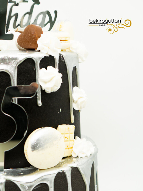 Gümüş Soslu Butik Pasta