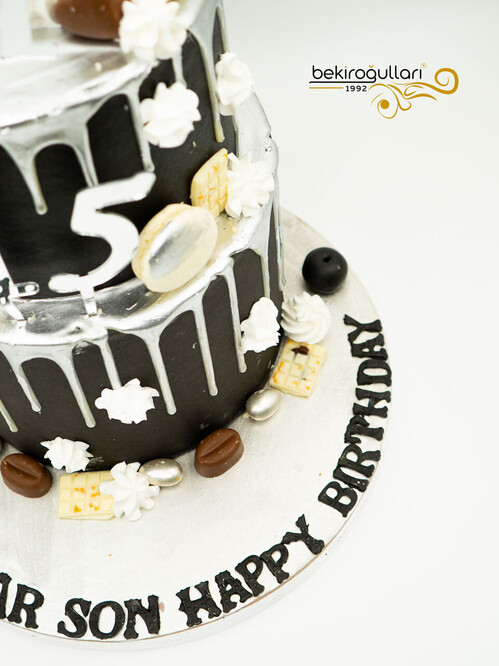 Gümüş Soslu Butik Pasta