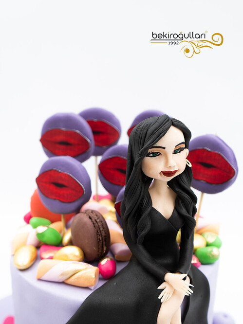Kadın Figür ve Dudak Temalı Konsept Pasta