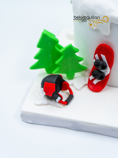 Kadın Figür ve Kayak Temalı Konsept Pasta