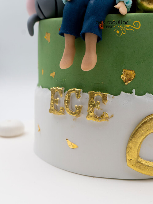 Kedi ve Figür Konsept Pasta