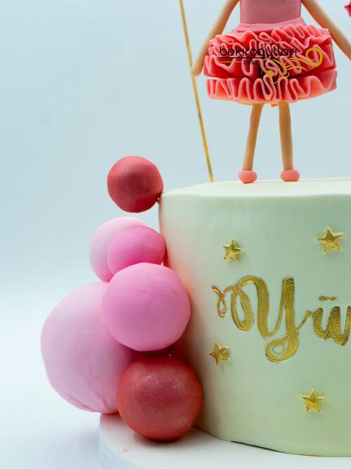 Kız Figür ve Kedi Konsept Pasta