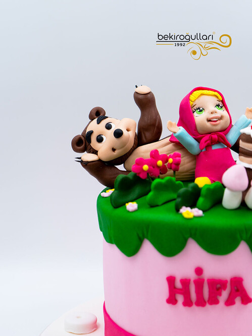 Küçük Kız Ayıcık Figürlü Konsept Pasta