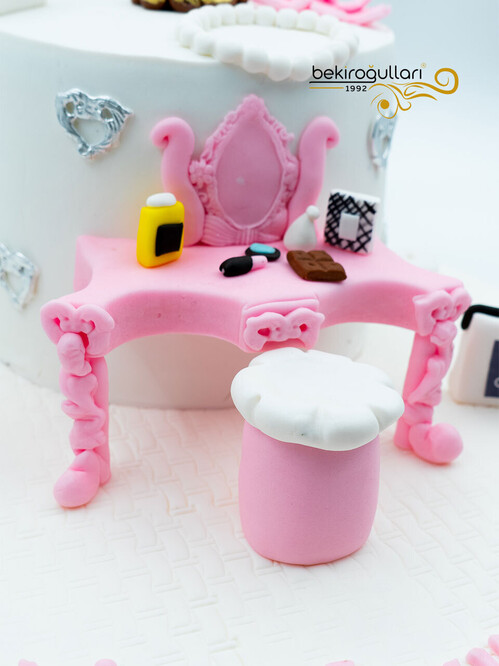 Makyaj Ayna Detaylı Konsept Pasta