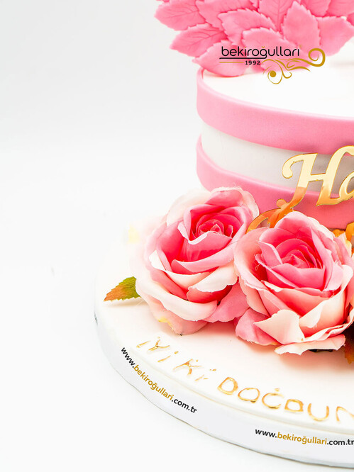 Melek Kanadı ve Pembe Güller Konsept Pasta