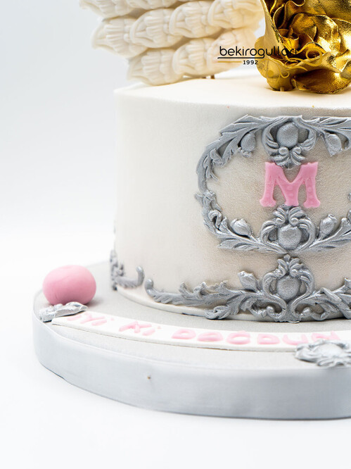 Melek Kanatlı Çiçekli Konsept Pasta