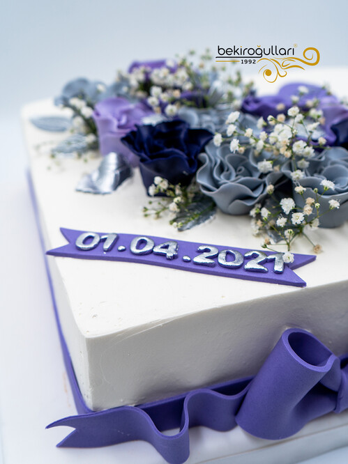 Mor Çiçekli Minimal Pasta