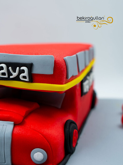 Otobüs Şeklinde Model Pasta