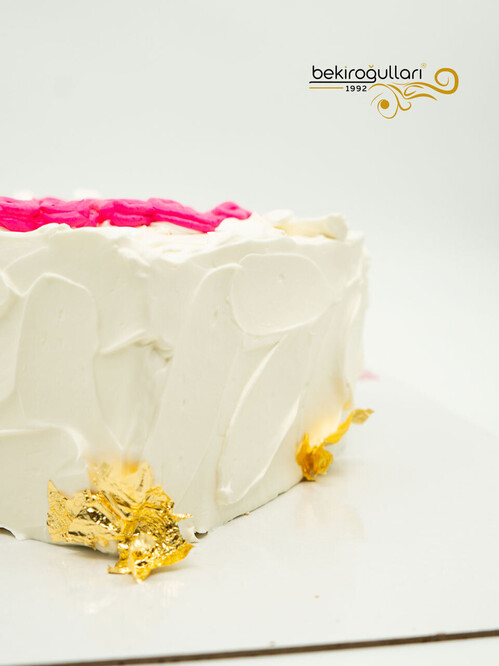 Pembe Yazılı Sıvama Pasta