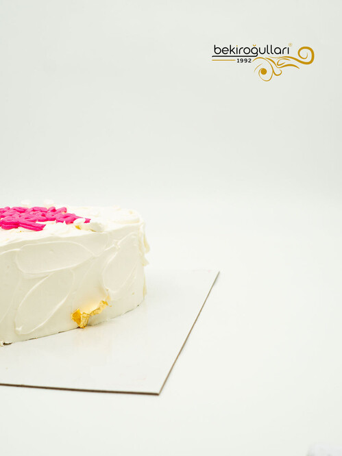 Pembe Yazılı Sıvama Pasta