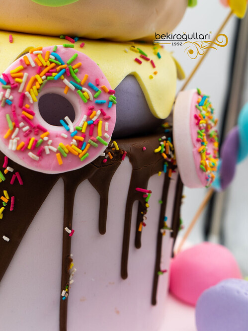 Renkli Şekerlemeler Tasarım Pasta