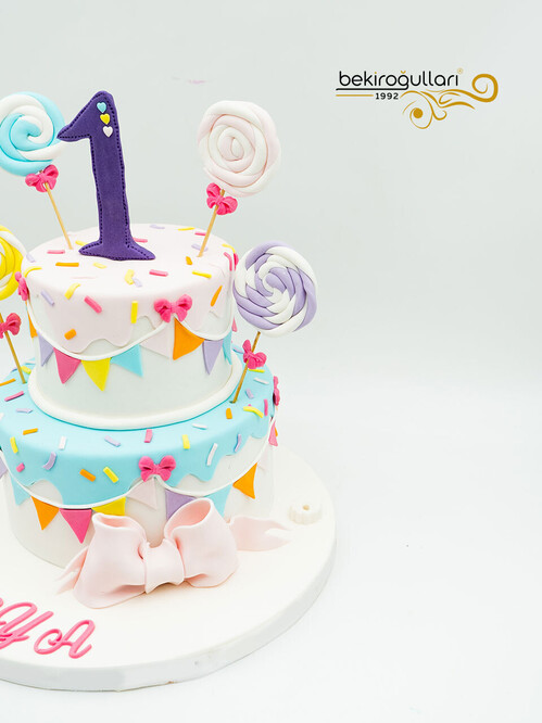 Renkli Süslemeli Konsept Pasta