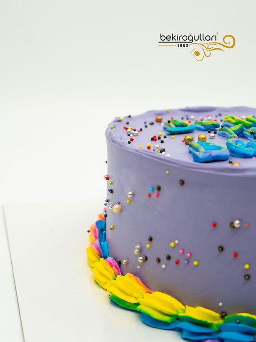 Renkli Süslemeli Sıvama Pasta