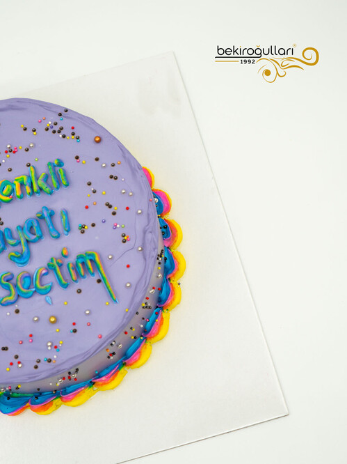 Renkli Süslemeli Sıvama Pasta