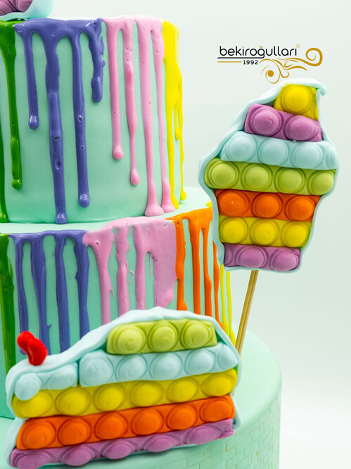 Renkli Süslemeli Tasarım Pasta