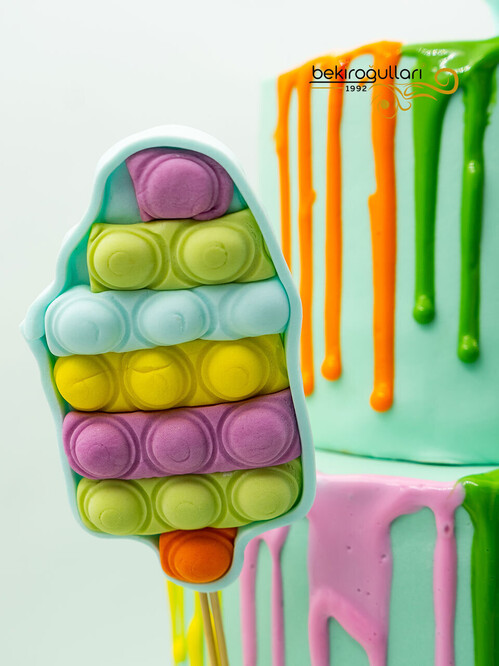 Renkli Süslemeli Tasarım Pasta