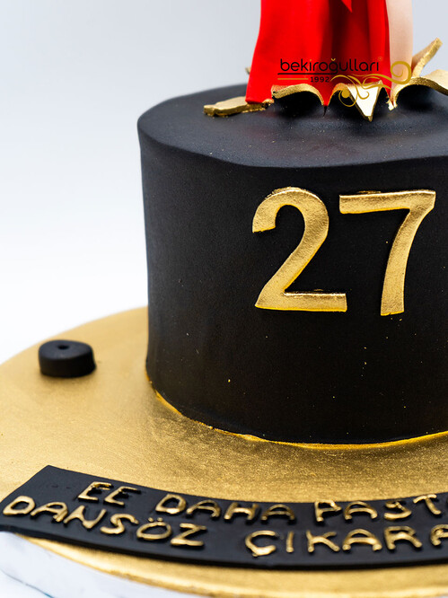 Sarı Saçlı Kadın Figürlü Konsept Pasta