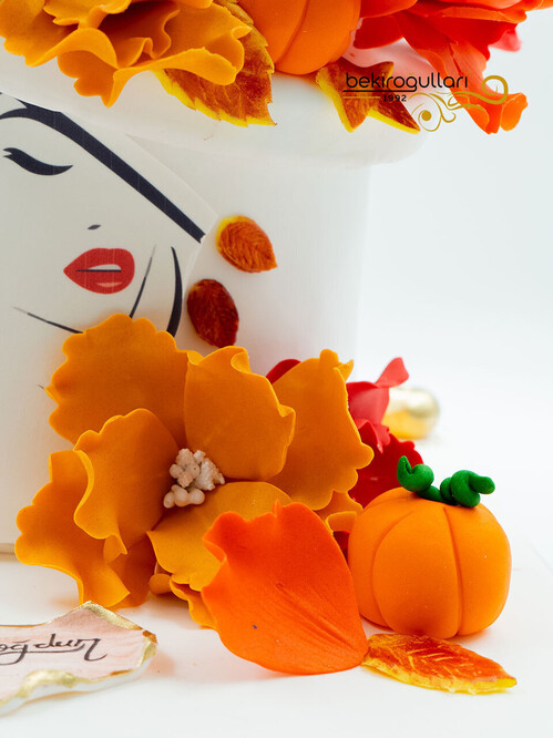 Sonbahar Yaprakları ve Kadın Silüet Konsept Pasta