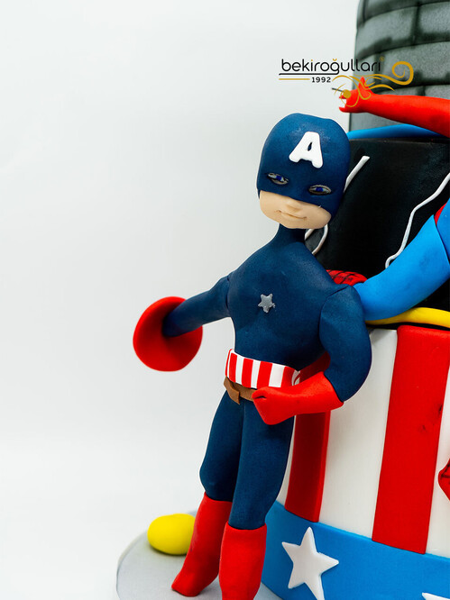 Süper Kahramanlar Tasarım Pasta