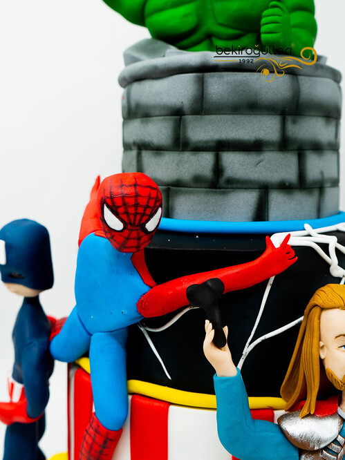 Süper Kahramanlar Tasarım Pasta