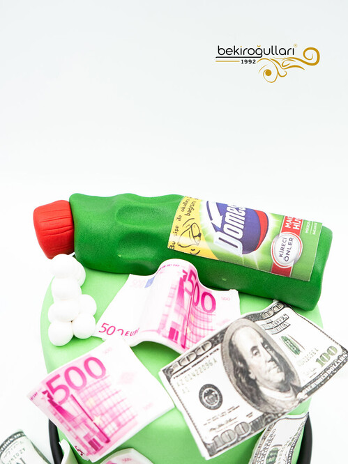 Temizlik Malzemesi ve Dolarlar Konsept Pasta