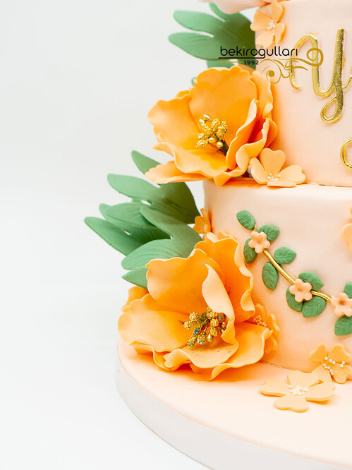 Turuncu Çiçekli Pasta
